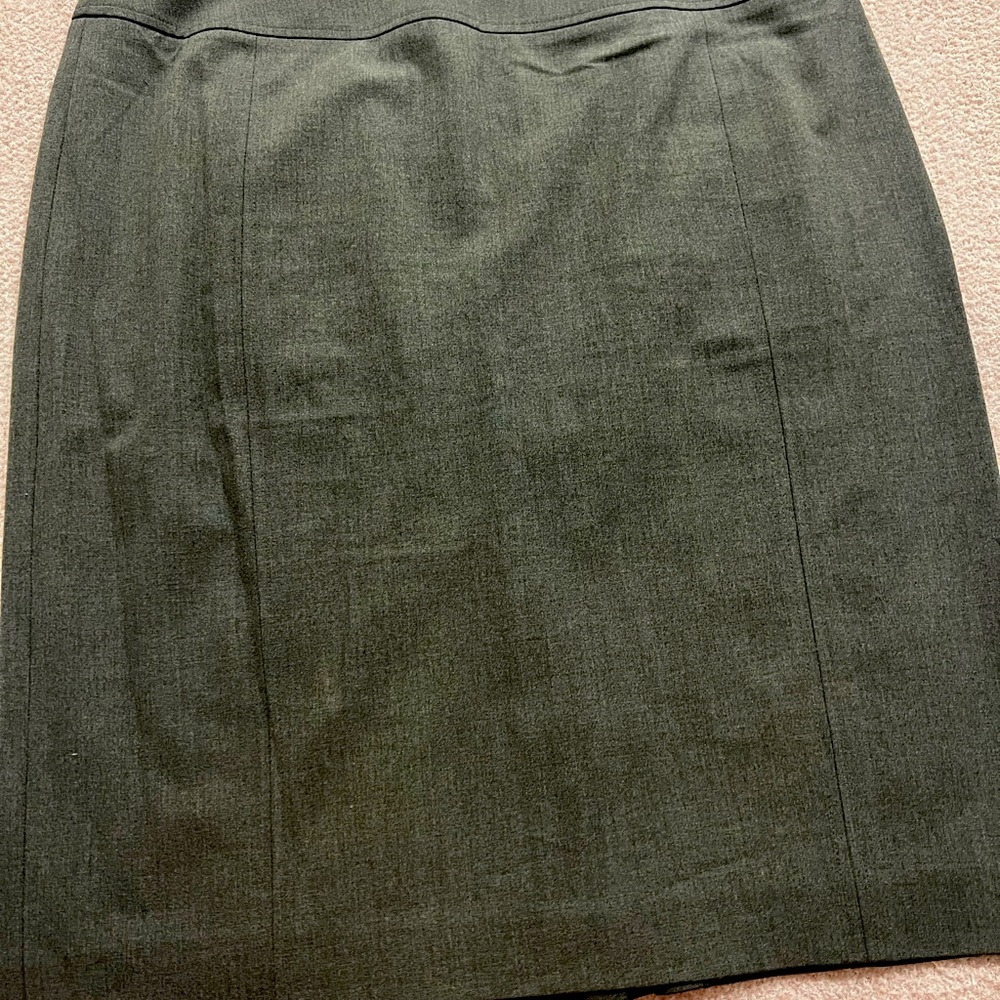 A pretty skirt with a nice pleats design in the bottom of skirt.